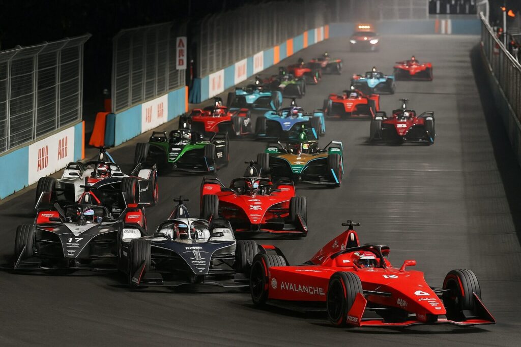 フォーミュラEとF1はどっちが速い？